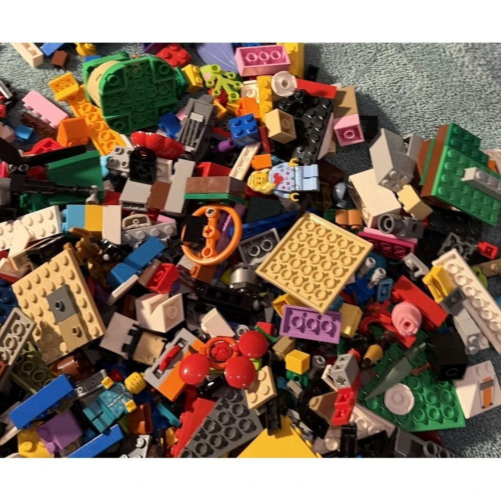 6 lb 11 oz LEGO Bulk Lot Minifigures Baseplates Parts Pieces Mixed 107 oz